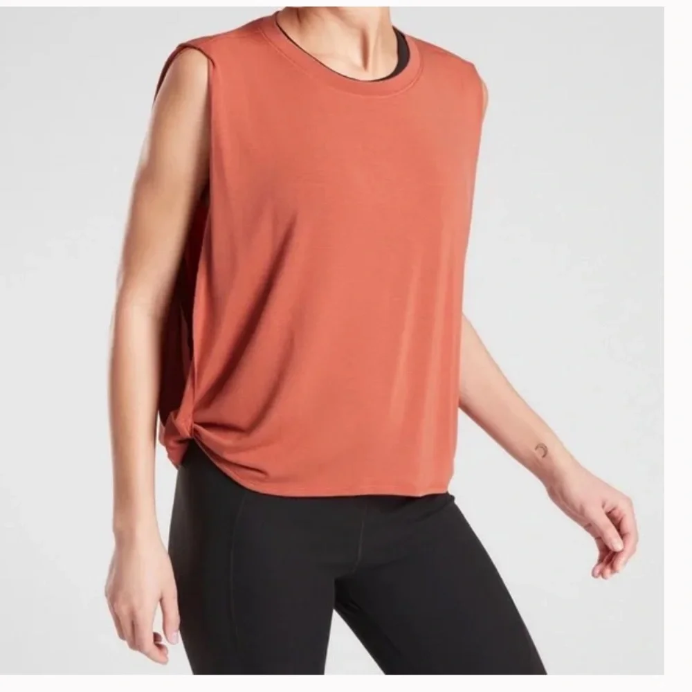 ❤️Athleta Cloudlight Relaxed Twisted Hem Open Side Rust Muscle Tank Size Medium